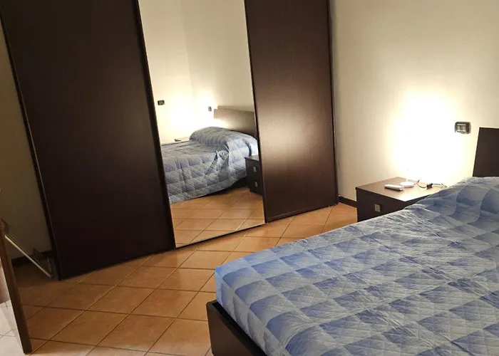 Codogno Apartments בית נופש *